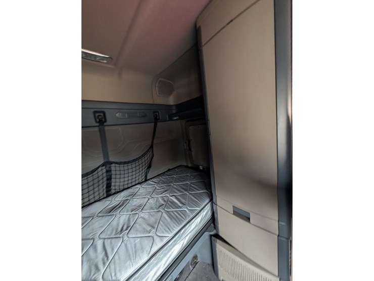 2019-freightliner-cascadia-125-image-25