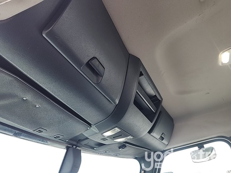 2019-freightliner-cascadia-126-image-20