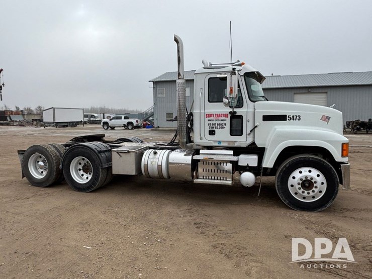 2017-mack-pinnacle-chu613-image-3