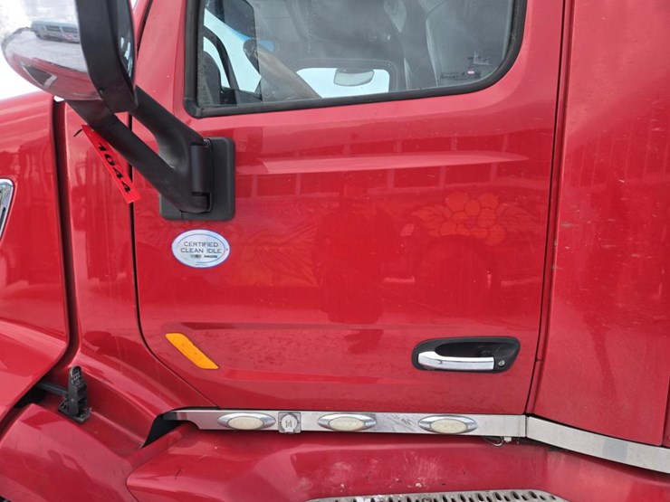2017-peterbilt-579-image-19