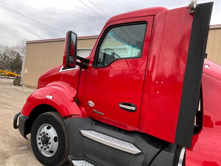 2020-kenworth-t680-image-19