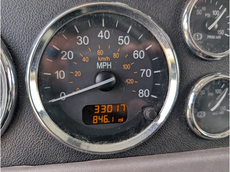 peterbilt-365-image-37