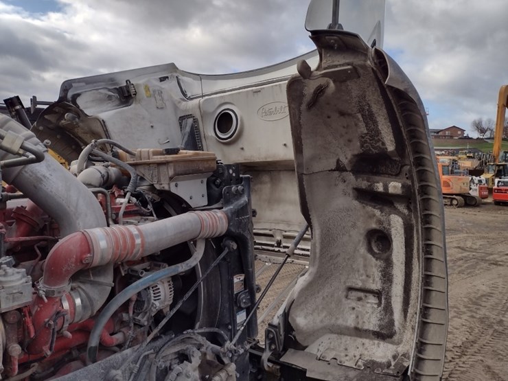 peterbilt-567-image-15