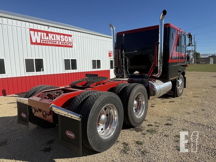 1985-peterbilt-362-image-6