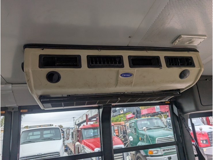 2012-freightliner-b2-image-27