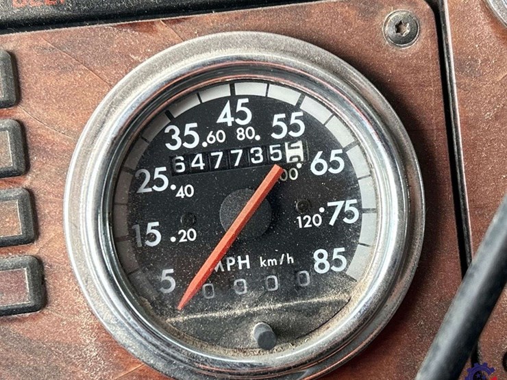 1999-freightliner-fld120-classic-image-7