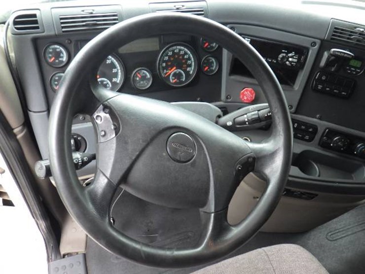 freightliner-cascadia-125-image-18