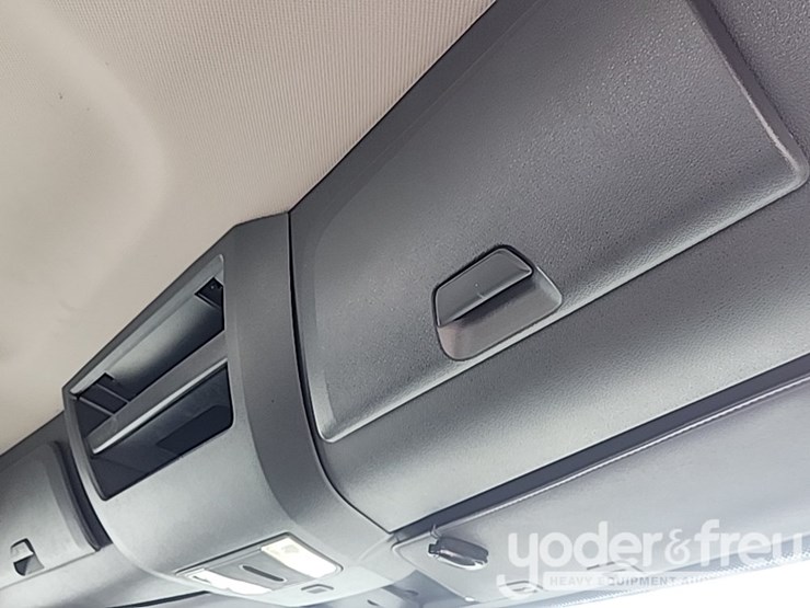 2019-freightliner-cascadia-126-image-41