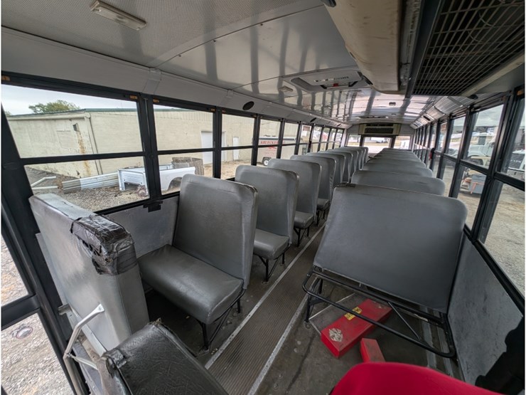 2012-freightliner-b2-image-22