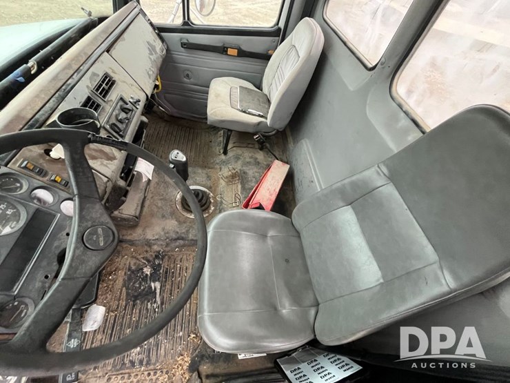 freightliner-fl80-image-39