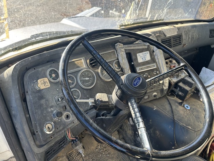 1990-ford-l9000-image-36