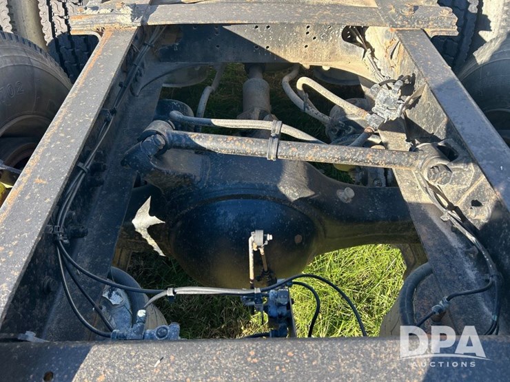 1996-freightliner-fld120-image-24