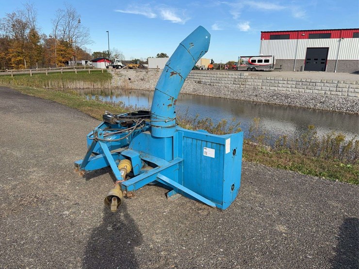 lock-now-7'-tractor-mount-snow-blower-image-3