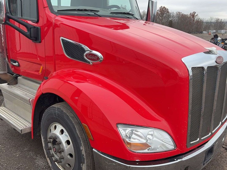 2018-peterbilt-579-image-34