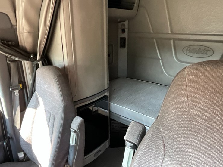 2014-peterbilt-579-image-24