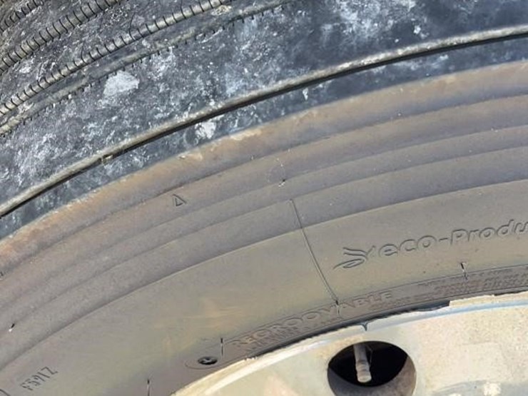 2012-peterbilt-587-image-14