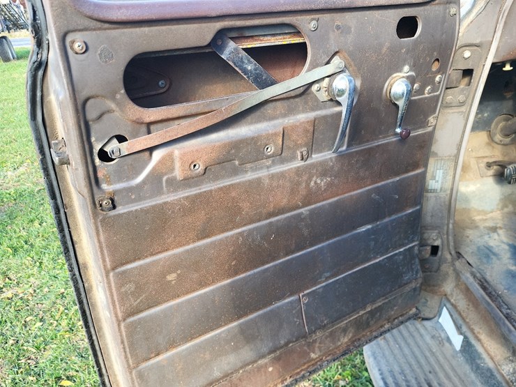 1953-gmc-354-24-round-top-cab-single-axle-grain-truck--needs-axle-shaft-image-44