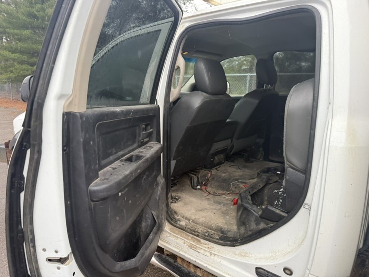 #1840-•-2013-ram-5500-4x4-service-truck-image-29