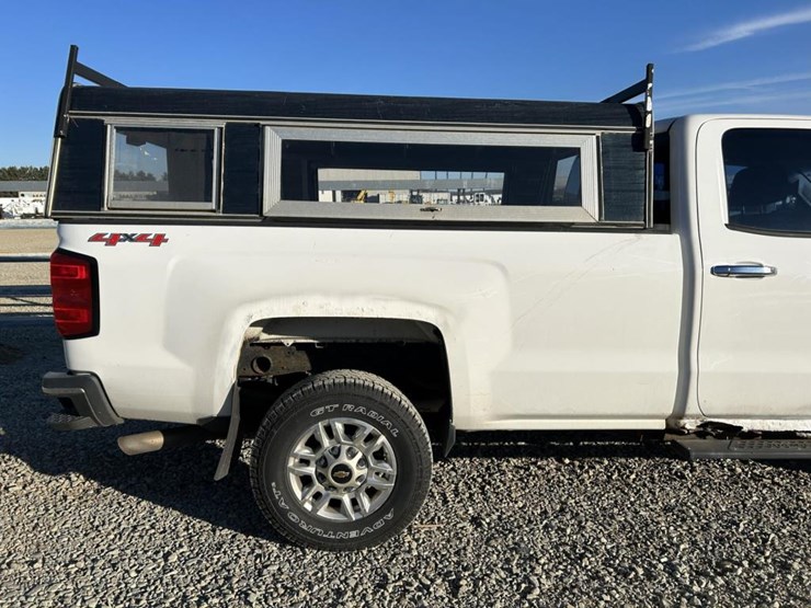 2015-chevrolet-silverado-2500hd-image-75