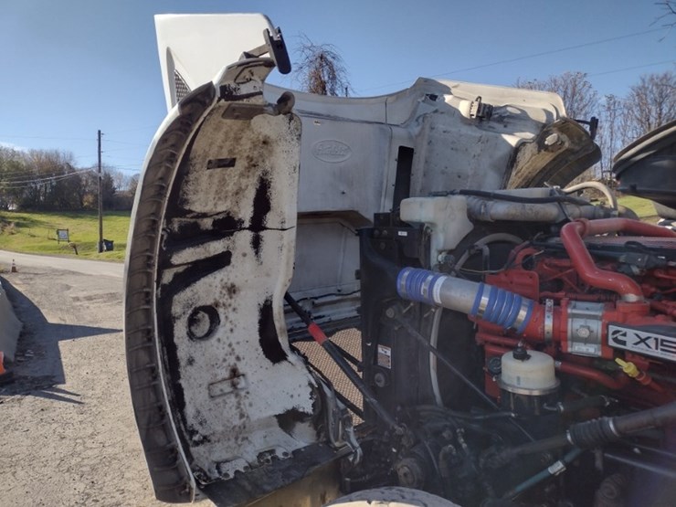 peterbilt-567-image-19