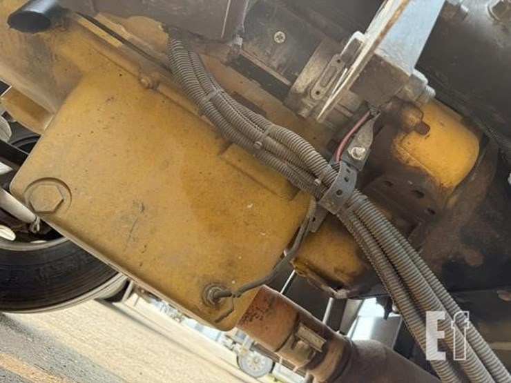 2002-peterbilt-379-image-89