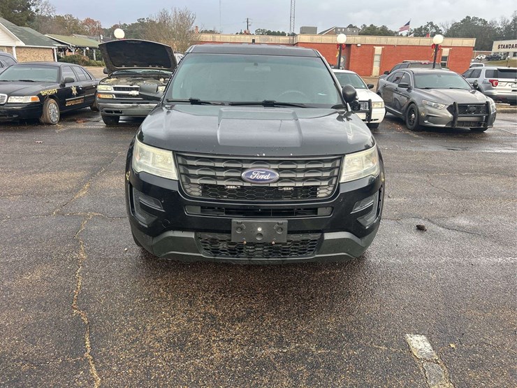 2017-ford-explorer-image-9