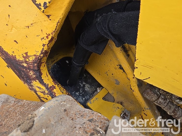 2018-komatsu-d61pxi-24-image-42