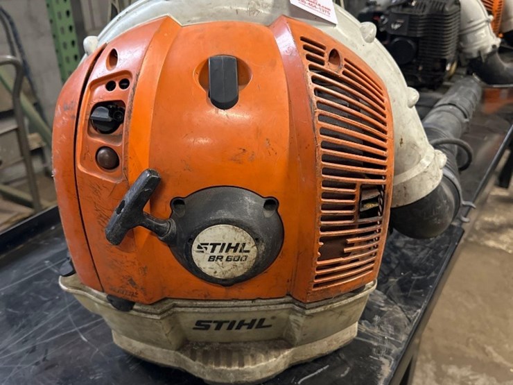 stihl-gas-backpack-blower-model-br600-image-1