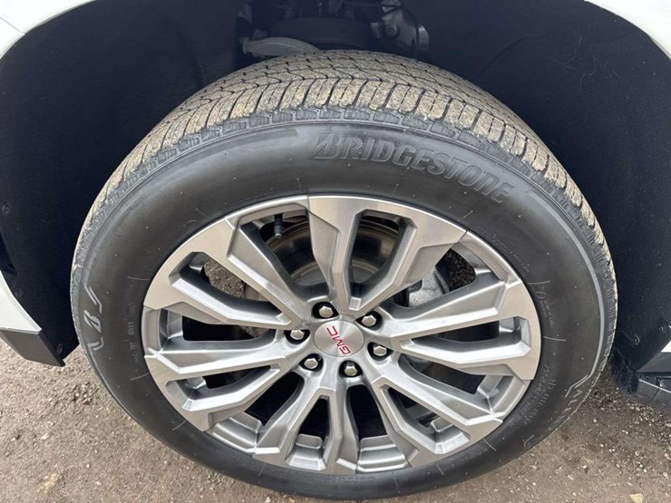 2023-gmc-yukon-denali-image-8