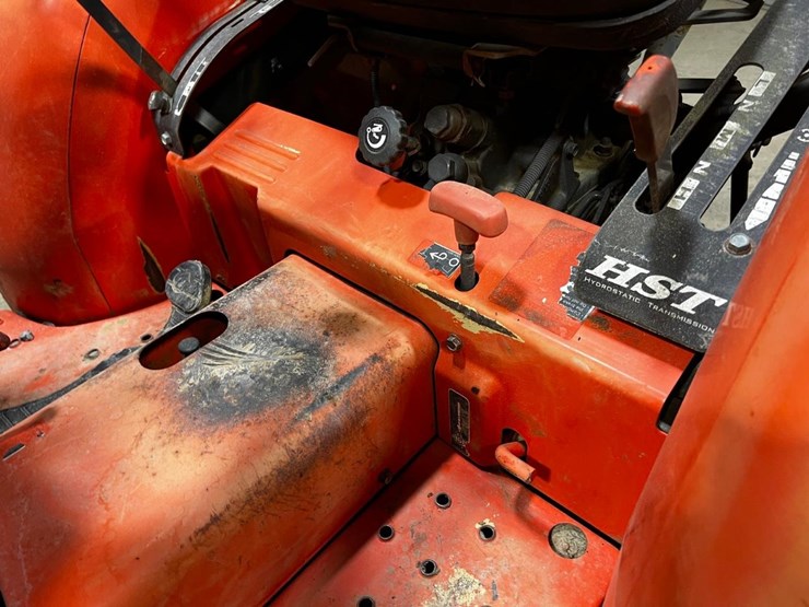 2014-kubota-l3901hst-image-33