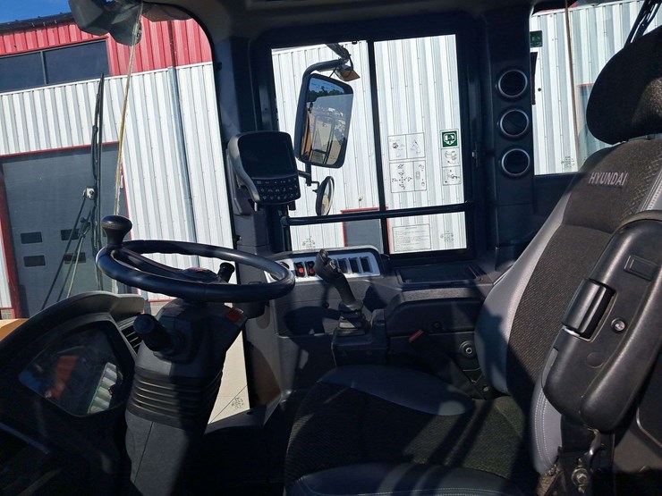 2018-hyundai-hl965-image-26