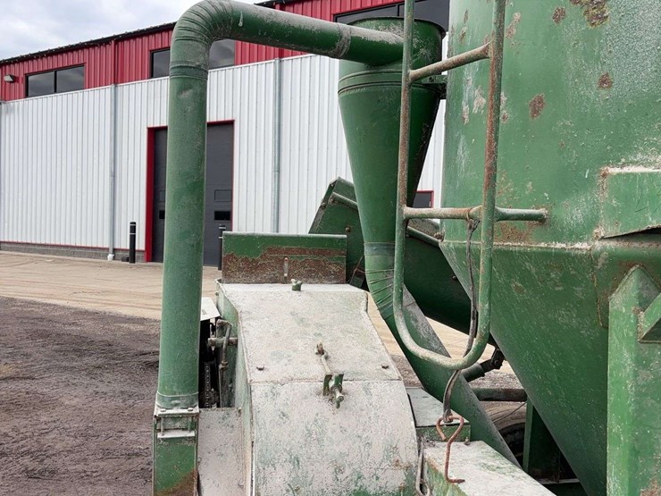 john-deere-400-image-11