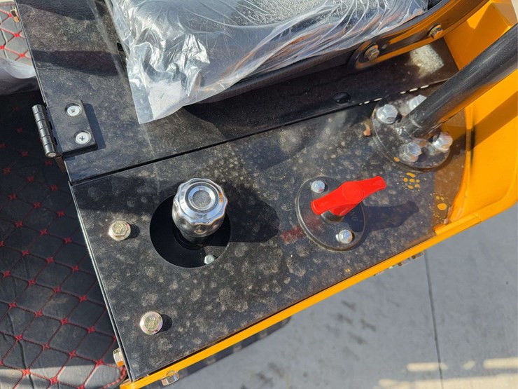 2025-miva-va13-mini-excavator-image-12