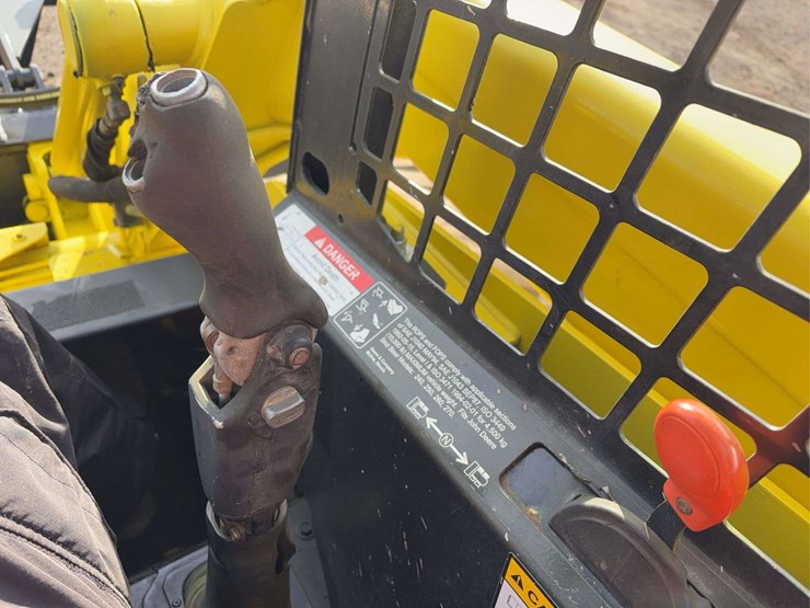 2003-john-deere-250-image-28