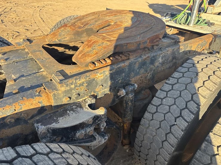 2008-peterbilt-388-image-46