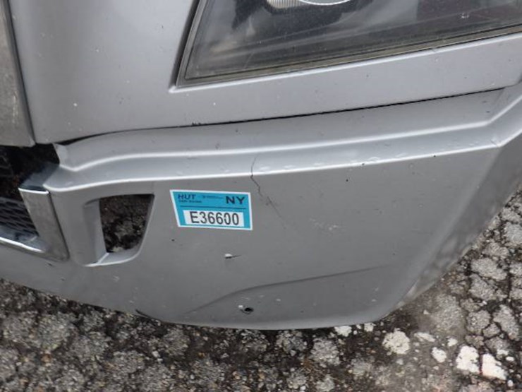 2019-freightliner-cascadia-126-image-2