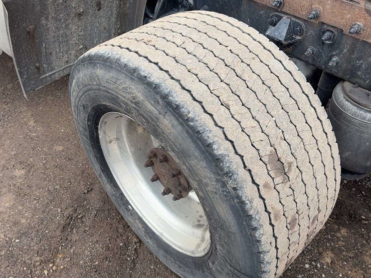 2018-peterbilt-579-image-6