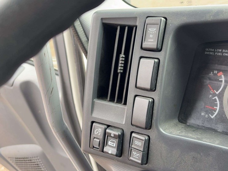 2018-isuzu-ftr-image-29