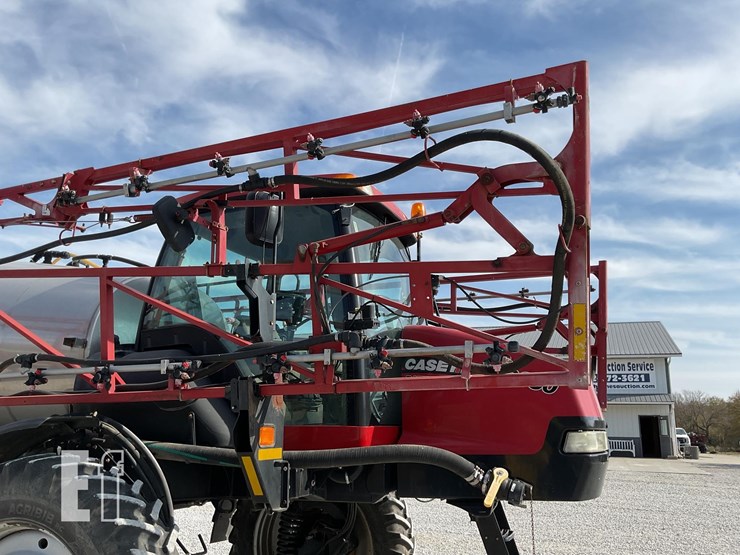 case-ih-patriot-3330-image-4