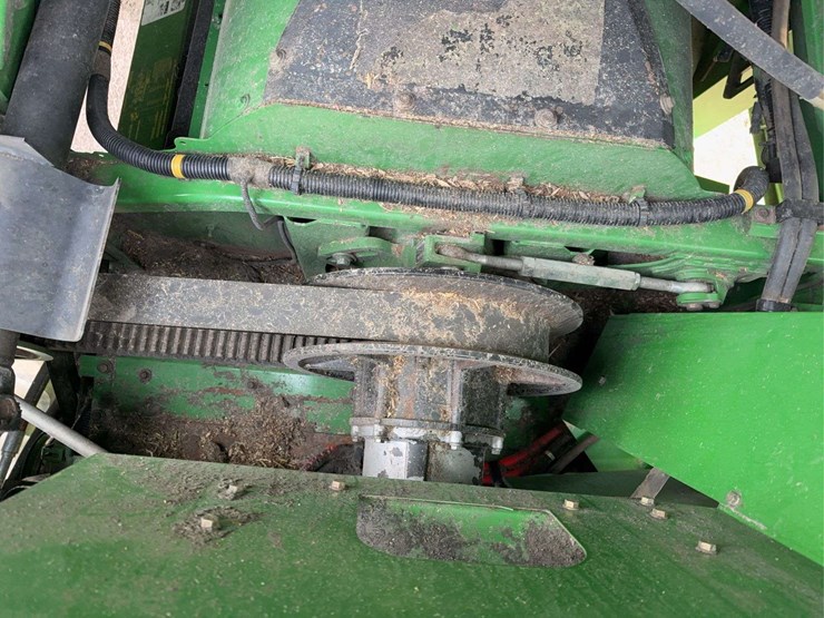 2013-john-deere-s670-image-30