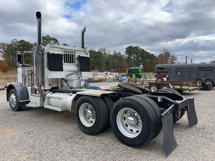 2009-peterbilt-389-image-2