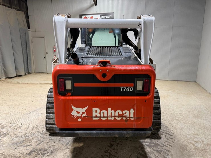 2022-bobcat-t740-image-4