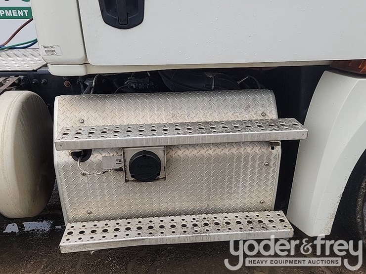 2019-freightliner-cascadia-126-image-38