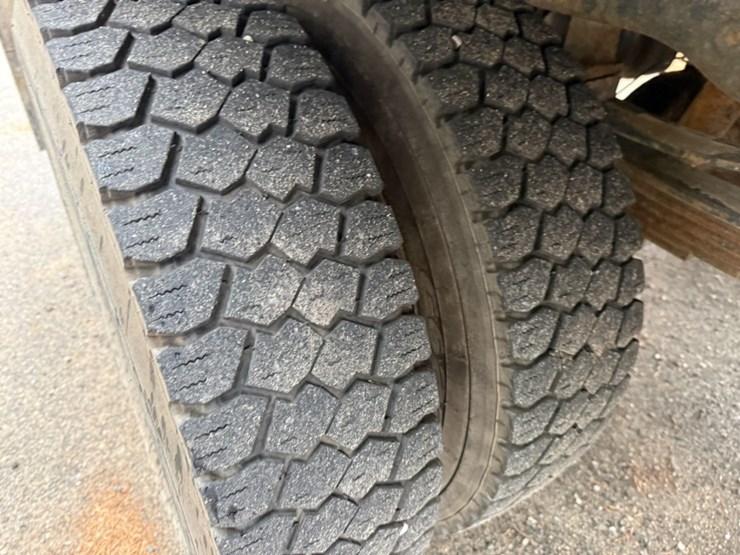 2011-ford-f550-image-44