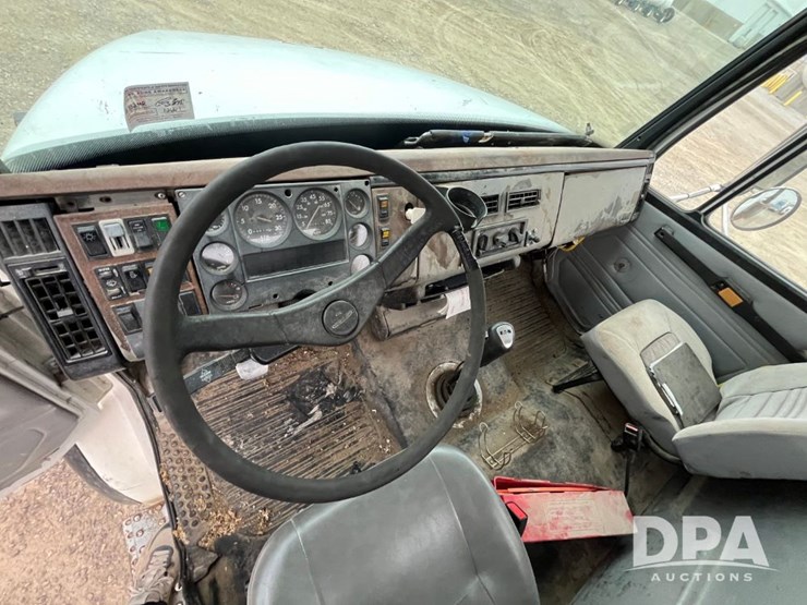 freightliner-fl80-image-40