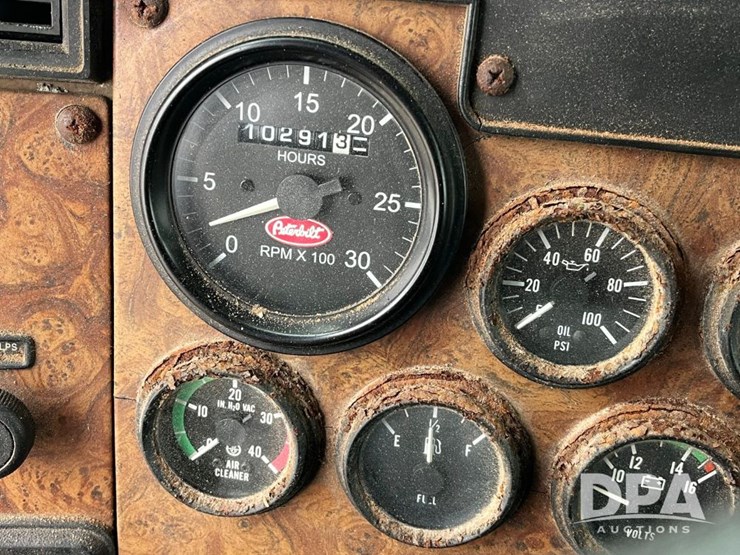 2001-peterbilt-330-image-52