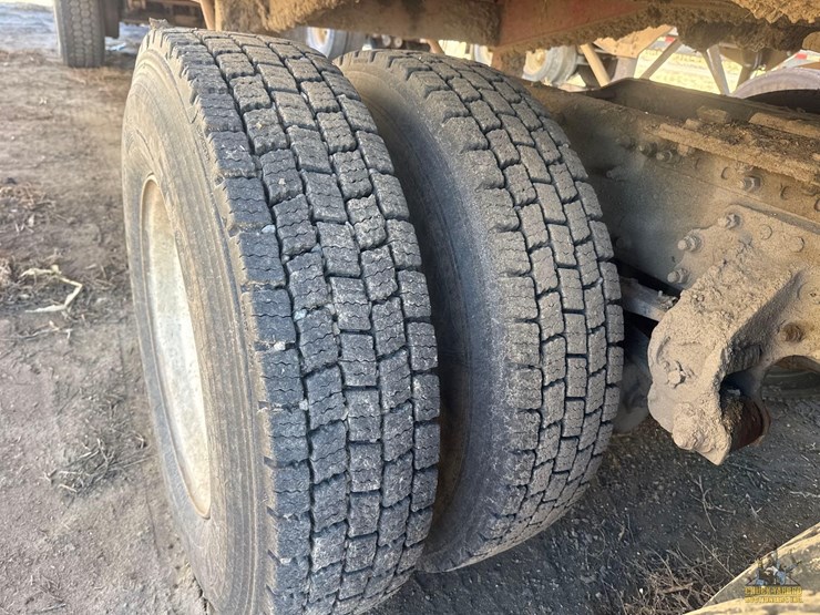 2007-volvo-vnl-semi-truck-image-19