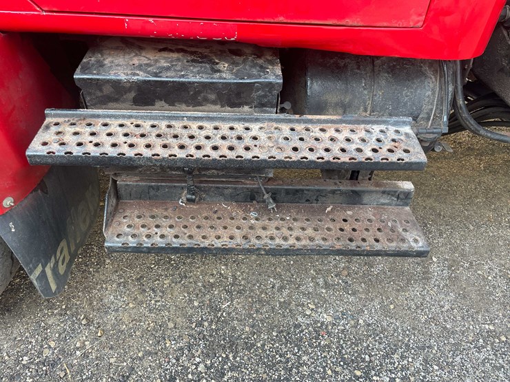 international-4900-image-12