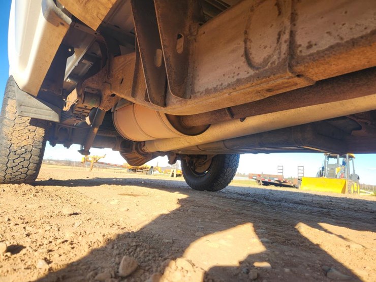 2017-chevrolet-2500-image-31