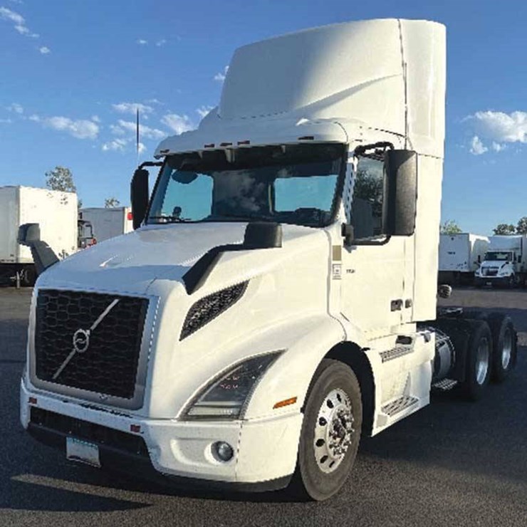 2020 VOLVO VNR 300